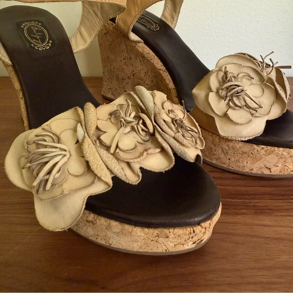 Salpy Beige Leather and Cork Wedge Ankle Strap Heels Sandals, Flowers, size 8.5
